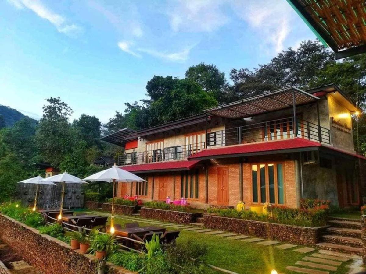 Bann Suan Maya Mae Rim Luaran gambar