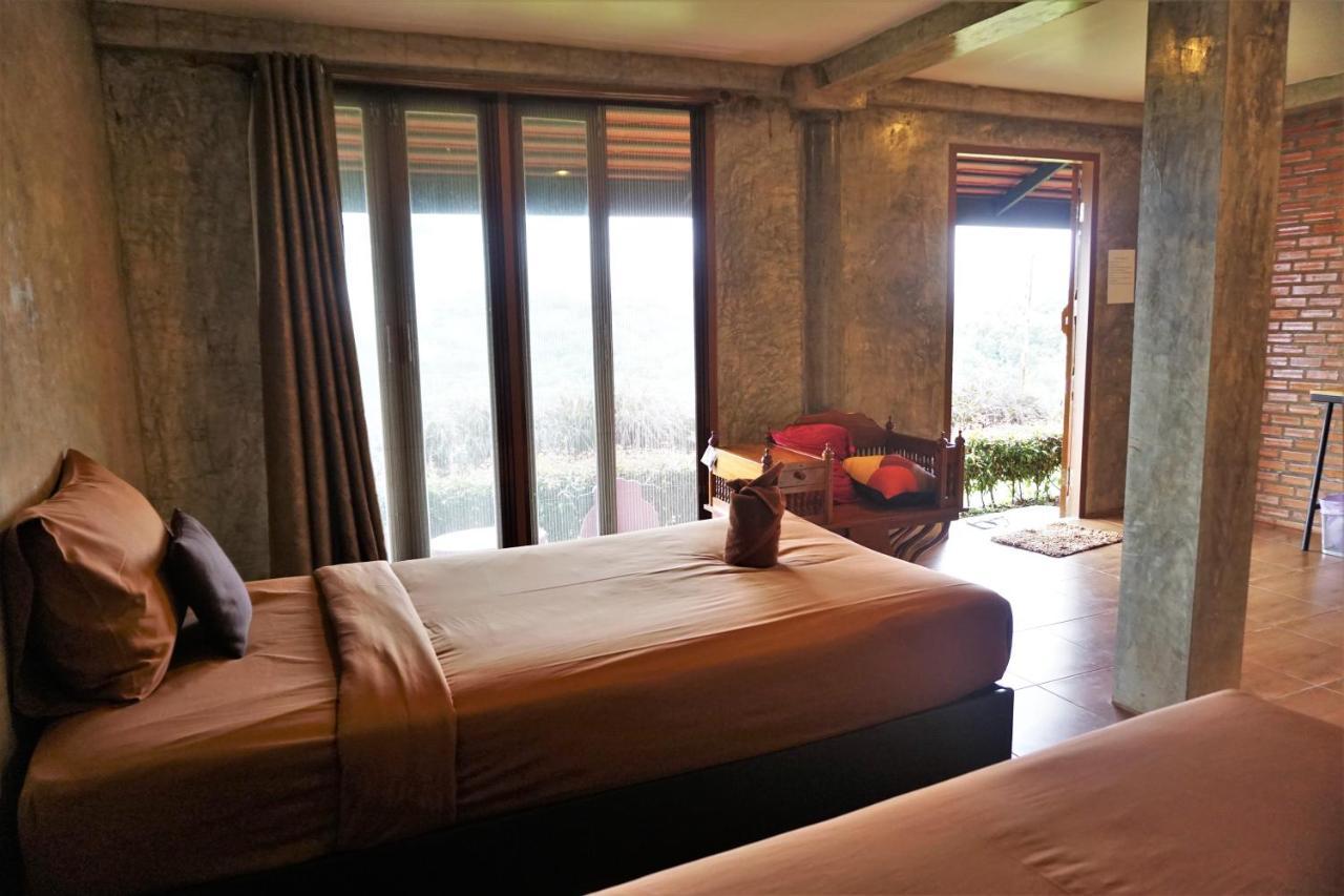 Bann Suan Maya Mae Rim Luaran gambar