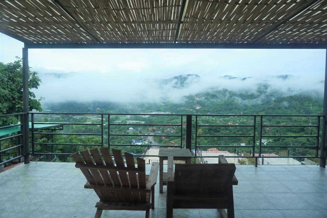 Bann Suan Maya Mae Rim Luaran gambar
